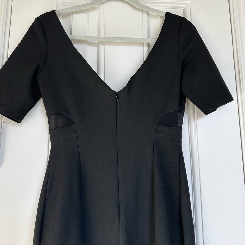 Elizabeth and James Black V-Neck Sheath Dress - Picture 8 of 12